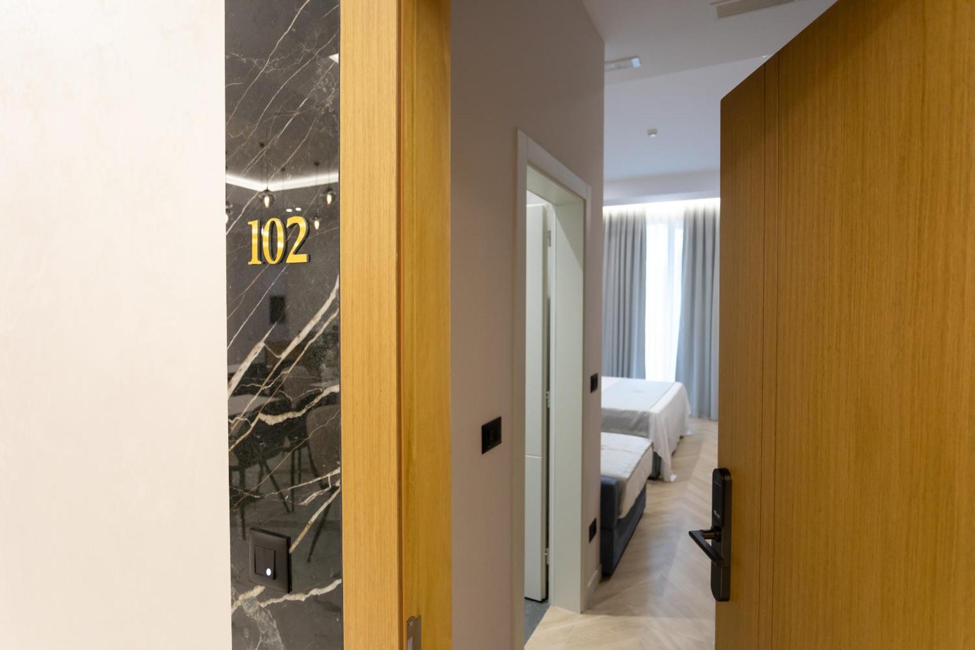 Nayel Hotel Durres Bagian luar foto
