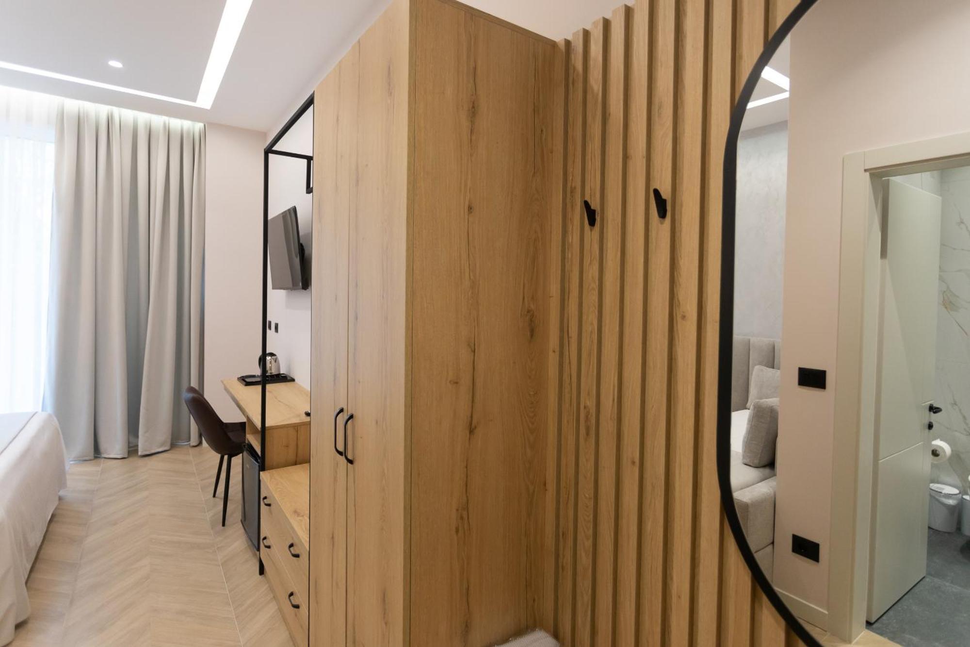 Nayel Hotel Durres Bagian luar foto